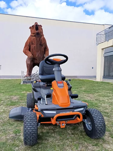 Villager Capricorn 38 Akkumulátoros Fűnyíró Traktor, 75 Ah
