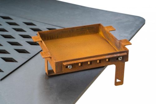 G21 Montana Corten acél modern kerti grillsütő planchával, 85 x 85 cm grillfelülettel, fatárolóval +120.000Ft értékű**** wellness utalvány