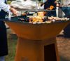 G21 Montana Corten acél modern kerti grillsütő planchával, 85 x 85 cm grillfelülettel, fatárolóval +120.000Ft értékű**** wellness utalvány
