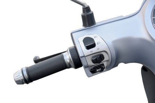 Akkumulátoros Robogó HECHT CITIS-EZÜST METÁL 72V/20Ah,hatótáv 60km, sebesség 45km/h 