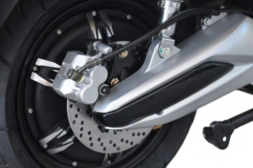 Akkumulátoros Robogó HECHT CITIS-FEHÉR 72V/20Ah,hatótáv 60km, sebesség 45km/h 