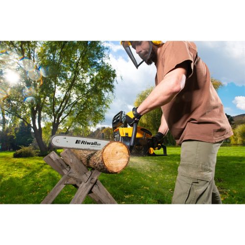 Riwall PRO RPCS 5140 SET benzinmotoros láncfűrész 49 cm³-s motorral és ajándék tartozékokkal