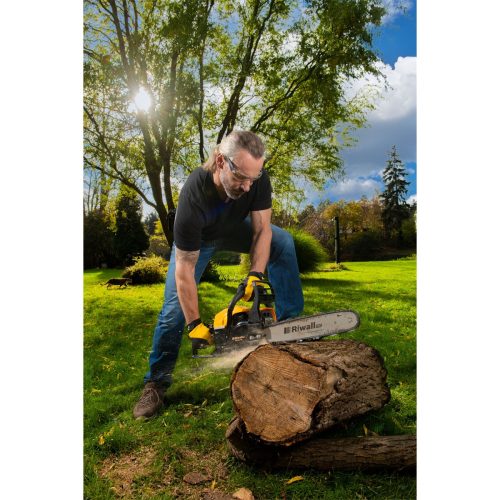 Riwall PRO RPCS 5140 SET benzinmotoros láncfűrész 49 cm³-s motorral és ajándék tartozékokkal